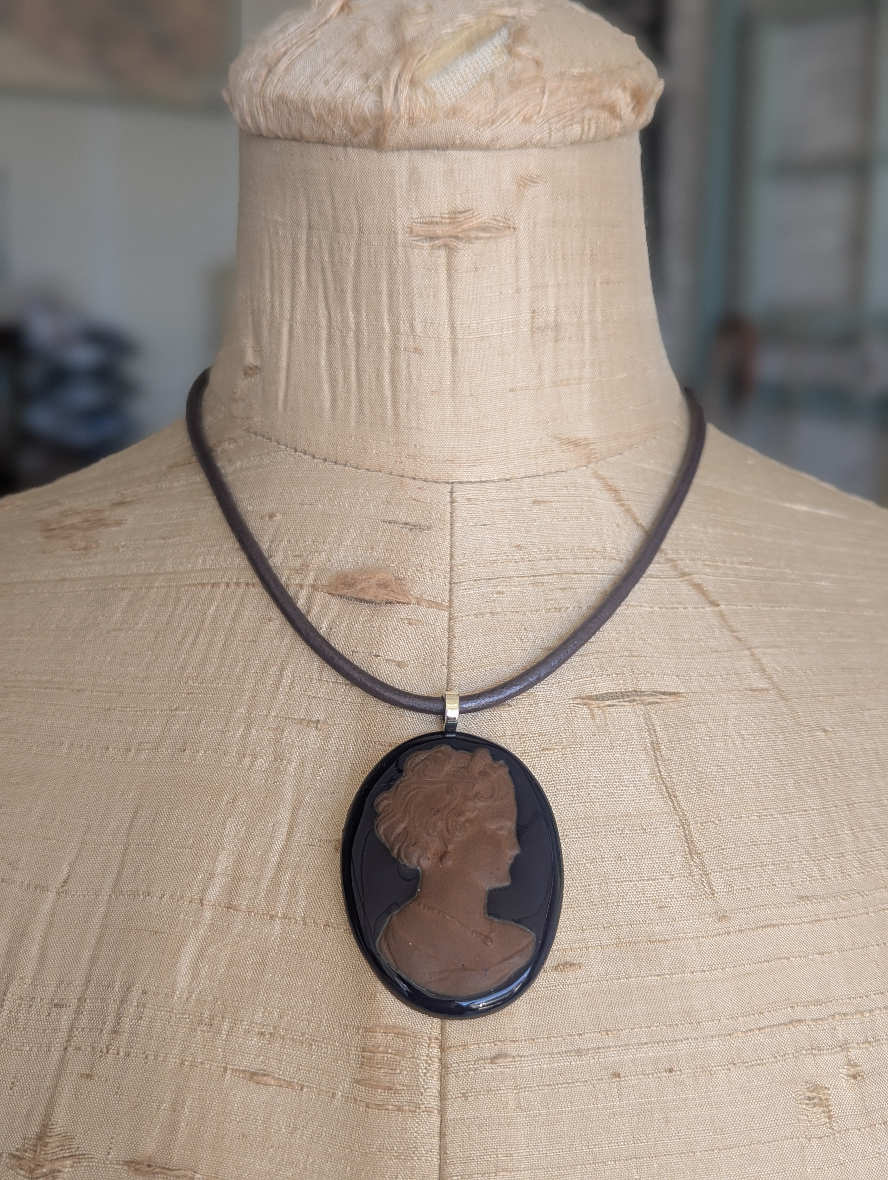 Vintage Limoge Porcelain Cameo Pendant